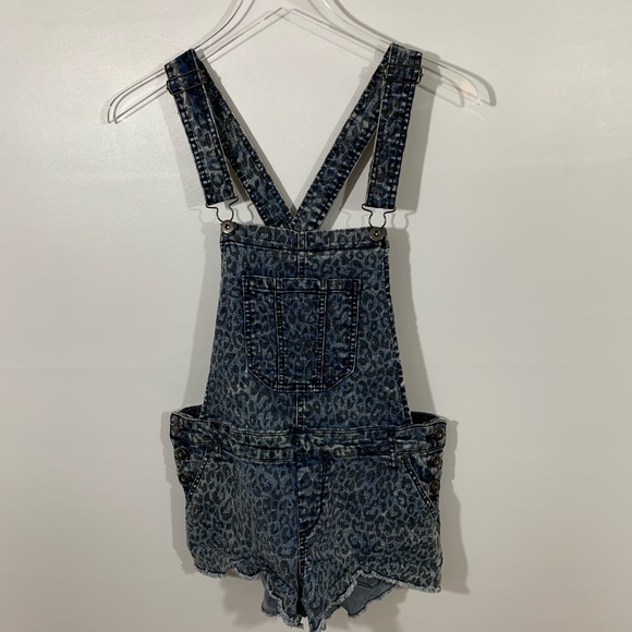 leopard print short overalls
